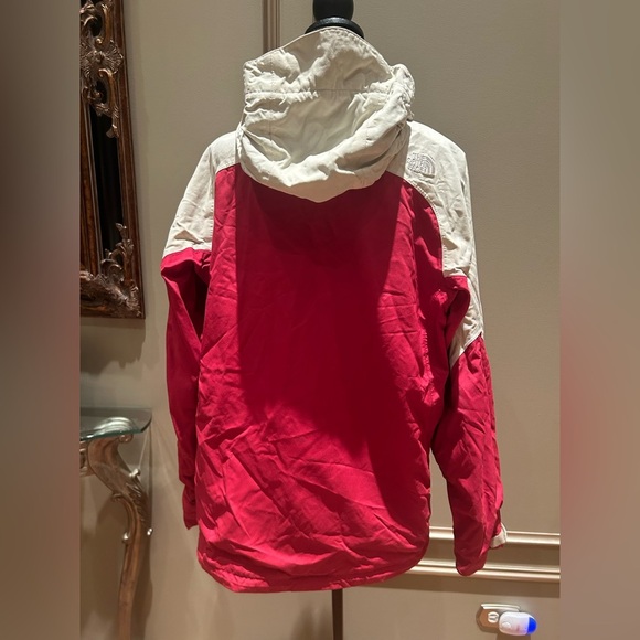 The North Face Men’s Red White Hooded Waterproof Windbreaker Jacket Size Medium - Picture 3 of 5